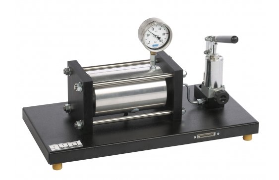 Stress and strain analysis on a thick-walled cylinder